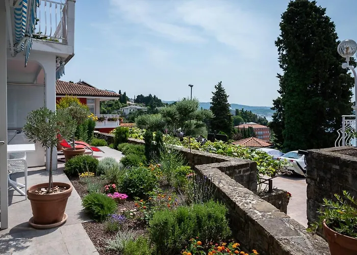 アパート & Matos ポルトローシュ